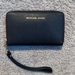 MICHAEL KORS médium wristlet wallet
